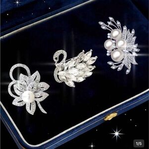 Elegant Silver Flower, Swan 🦢 Or Pearl Brooch